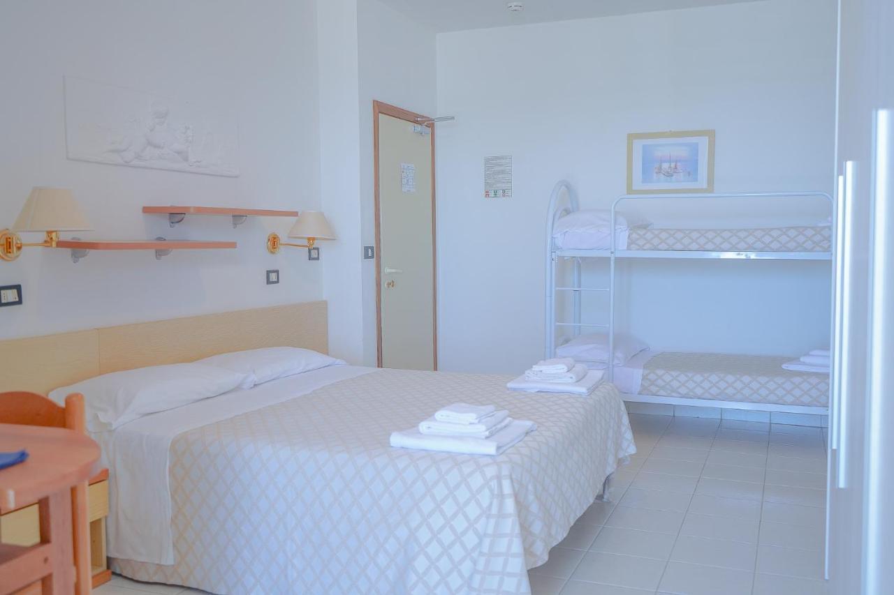Hotel Continental Cattolica Exterior photo