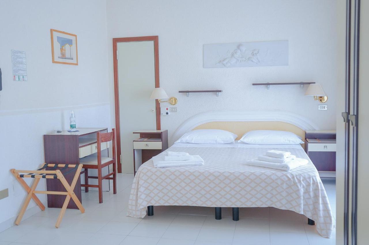 Hotel Continental Cattolica Exterior photo
