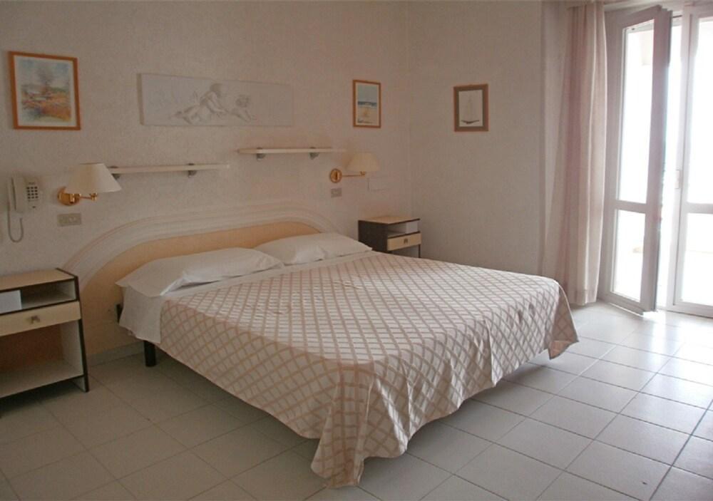 Hotel Continental Cattolica Exterior photo