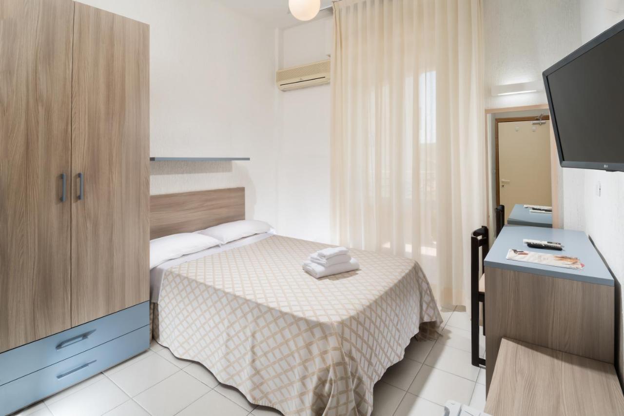 Hotel Continental Cattolica Exterior photo
