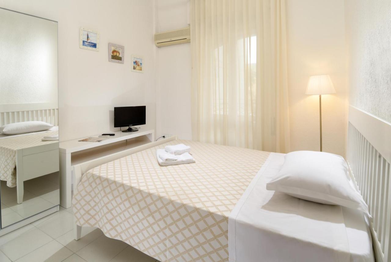 Hotel Continental Cattolica Exterior photo