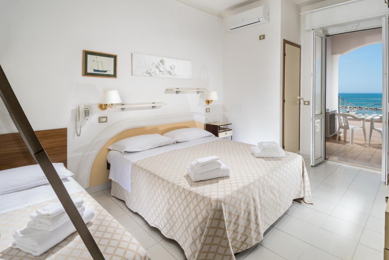 Hotel Continental Cattolica Exterior photo