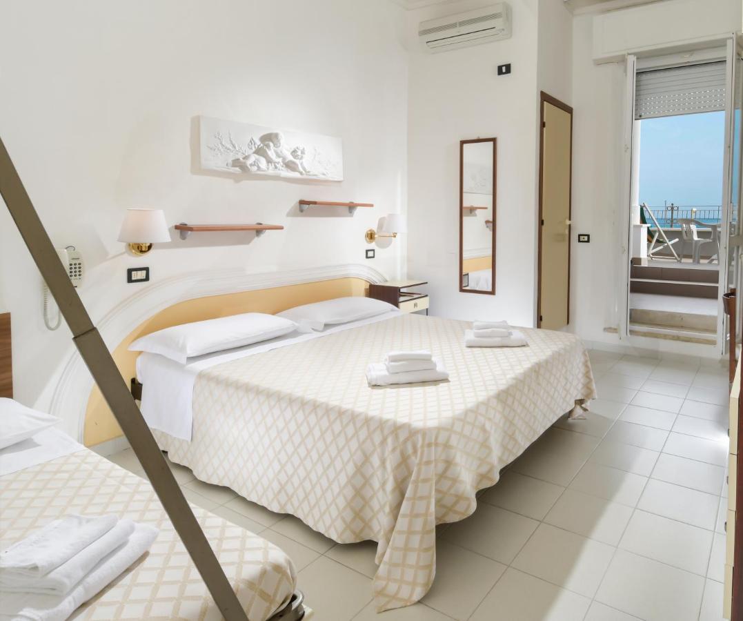 Hotel Continental Cattolica Exterior photo