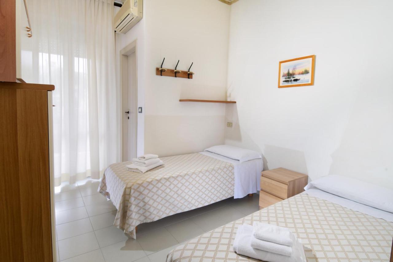 Hotel Continental Cattolica Exterior photo