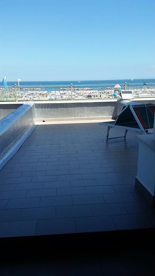 Hotel Continental Cattolica Exterior photo