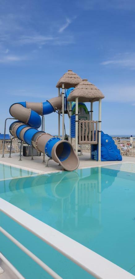Hotel Continental Cattolica Exterior photo